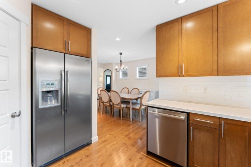 5152 4 Avenue, Edmonton, AB - Indoor Photo Showing Kitchen