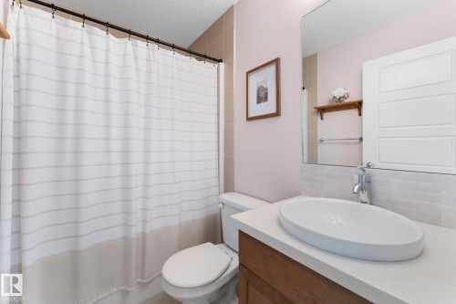 5152 4 Avenue, Edmonton, AB - Indoor Photo Showing Bathroom