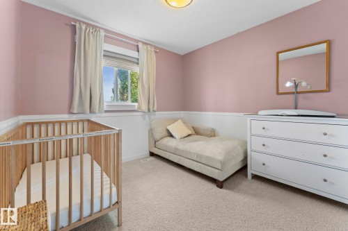 5152 4 Avenue, Edmonton, AB - Indoor Photo Showing Bedroom