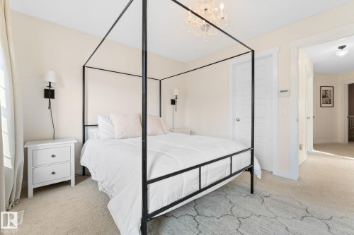 5152 4 Avenue, Edmonton, AB - Indoor Photo Showing Bedroom