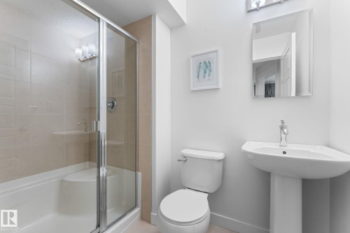 5152 4 Avenue, Edmonton, AB - Indoor Photo Showing Bathroom