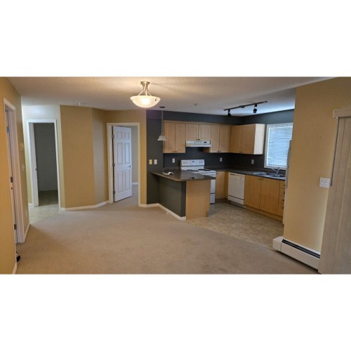101 630 Mcallister Loop, Edmonton, AB - Indoor Photo Showing Kitchen