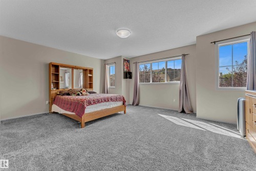 Bedroom featuring carpet and a textured ceiling - 6152 13 Avenue, Edmonton, AB - Indoor Photo Showing Bedroom