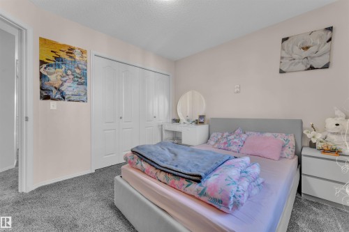 Bedroom featuring carpet flooring, a closet, and a textured ceiling - 6152 13 Avenue, Edmonton, AB - Indoor Photo Showing Bedroom