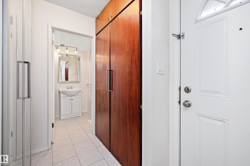 47 Royal Road, Edmonton, AB - Indoor Photo Showing Other Room