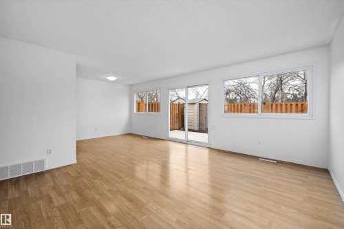 47 Royal Road, Edmonton, AB - Indoor