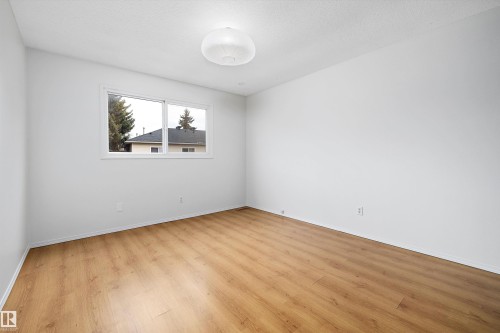 47 Royal Road, Edmonton, AB - Indoor Photo Showing Other Room