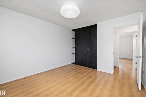 47 Royal Road, Edmonton, AB - Indoor Photo Showing Other Room