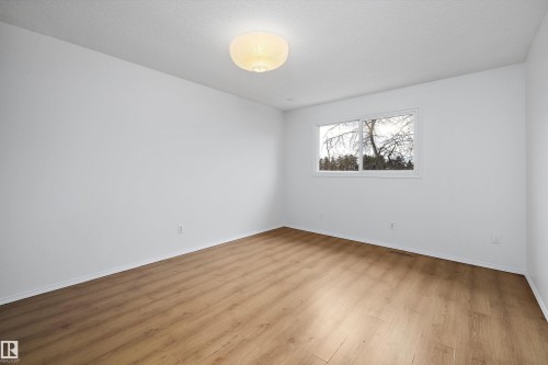 47 Royal Road, Edmonton, AB - Indoor Photo Showing Other Room