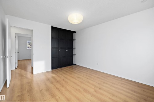 47 Royal Road, Edmonton, AB - Indoor Photo Showing Other Room