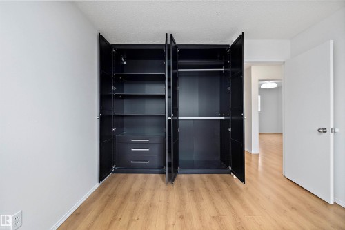 47 Royal Road, Edmonton, AB - Indoor Photo Showing Other Room