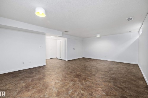 47 Royal Road, Edmonton, AB - Indoor Photo Showing Other Room