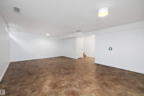 47 Royal Road, Edmonton, AB - Indoor Photo Showing Other Room