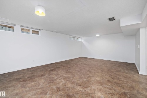 47 Royal Road, Edmonton, AB - Indoor Photo Showing Other Room