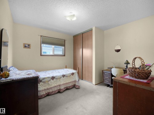 10711 24 Avenue, Edmonton, AB - Indoor Photo Showing Bedroom