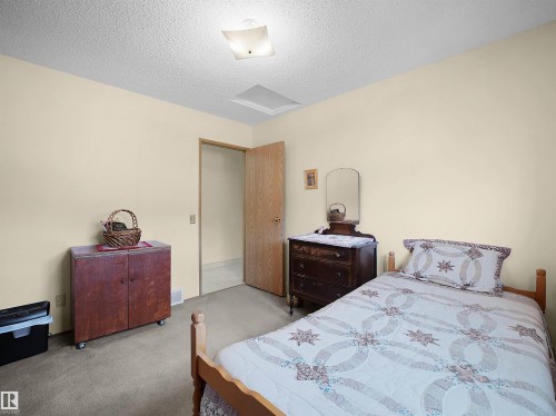 10711 24 Avenue, Edmonton, AB - Indoor Photo Showing Bedroom