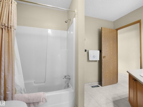 10711 24 Avenue, Edmonton, AB - Indoor Photo Showing Bathroom