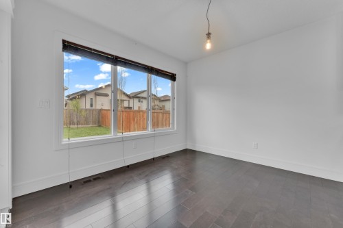 3219 16 Avenue, Edmonton, AB 