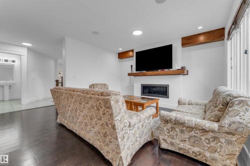 3219 16 Avenue, Edmonton, AB 
