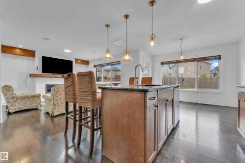 3219 16 Avenue, Edmonton, AB 