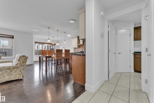 3219 16 Avenue, Edmonton, AB 