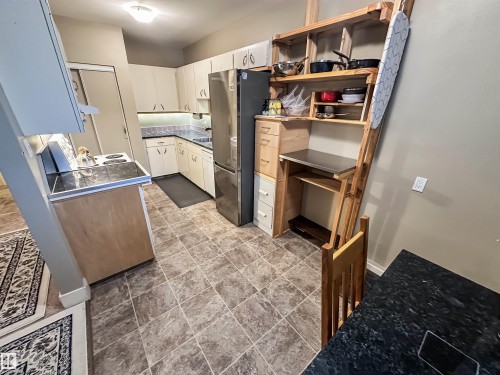3 8406 104 Street, Edmonton, AB - Indoor