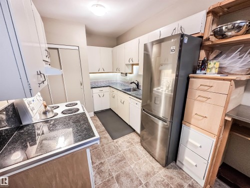 3 8406 104 Street, Edmonton, AB - Indoor Photo Showing Kitchen