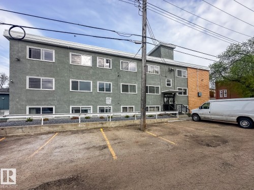 3 8406 104 Street, Edmonton, AB - Outdoor