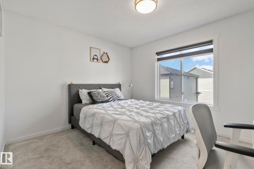 60A 1530 Tamarack Boulevard, Edmonton, AB - Indoor Photo Showing Bedroom