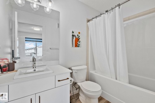 60A 1530 Tamarack Boulevard, Edmonton, AB - Indoor Photo Showing Bathroom