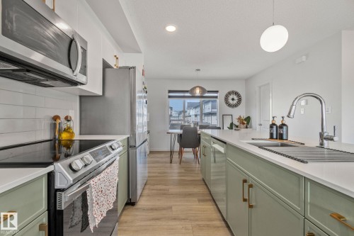 60A 1530 Tamarack Boulevard, Edmonton, AB - Indoor Photo Showing Kitchen