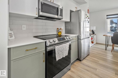 60A 1530 Tamarack Boulevard, Edmonton, AB - Indoor Photo Showing Kitchen