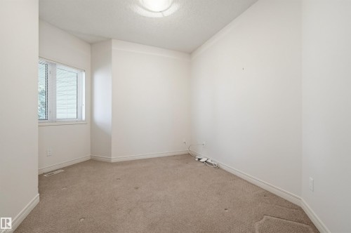 652 Henderson Street, Edmonton, AB - Indoor Photo Showing Other Room