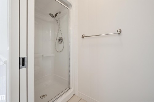 652 Henderson Street, Edmonton, AB - Indoor Photo Showing Bathroom