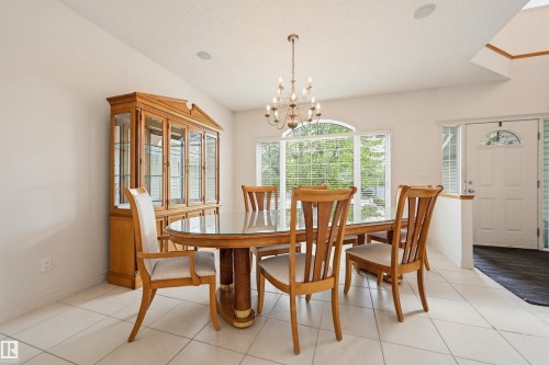 652 Henderson Street, Edmonton, AB - Indoor Photo Showing Dining Room