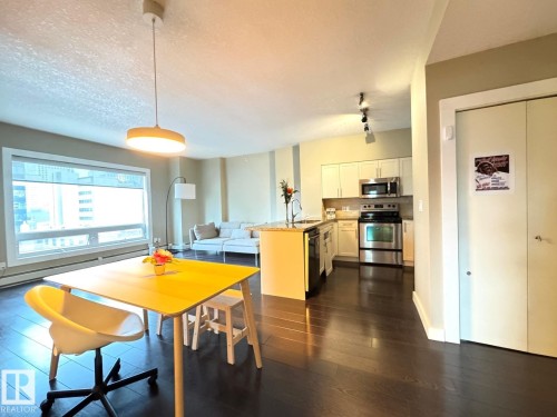 702 10136 104 Street, Edmonton, AB - Indoor