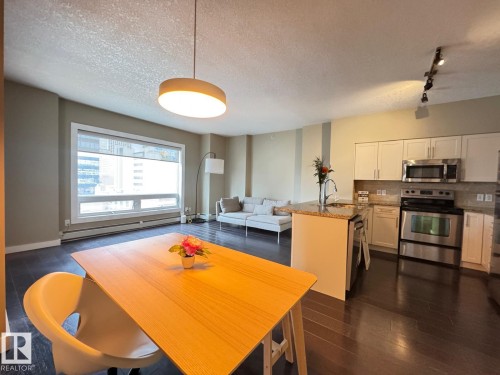 702 10136 104 Street, Edmonton, AB - Indoor Photo Showing Kitchen