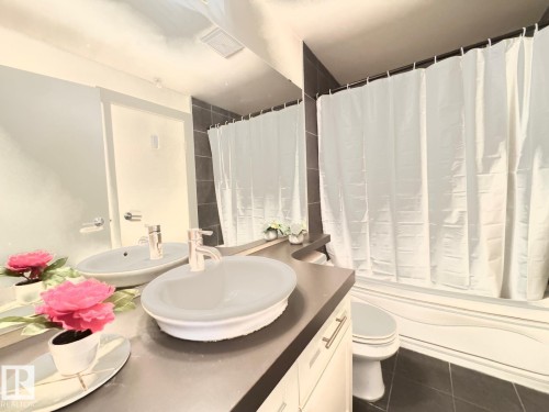 702 10136 104 Street, Edmonton, AB - Indoor Photo Showing Bathroom