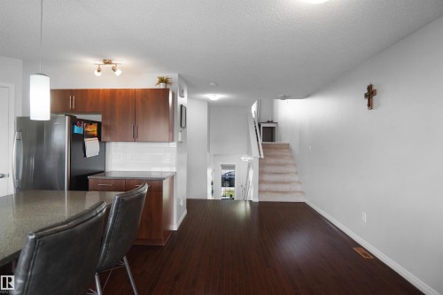 1702 Chapman Way, Edmonton, AB - Indoor Photo Showing Kitchen