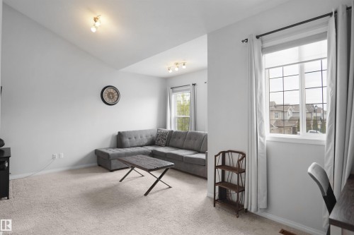 1702 Chapman Way, Edmonton, AB - Indoor Photo Showing Living Room