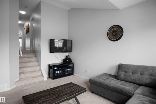 1702 Chapman Way, Edmonton, AB - Indoor Photo Showing Living Room