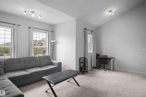 1702 Chapman Way, Edmonton, AB - Indoor Photo Showing Living Room