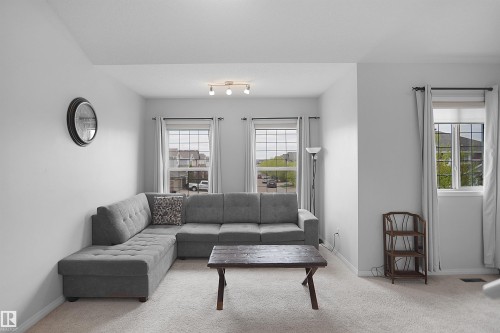 1702 Chapman Way, Edmonton, AB - Indoor Photo Showing Living Room