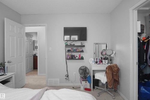 1702 Chapman Way, Edmonton, AB - Indoor Photo Showing Bedroom