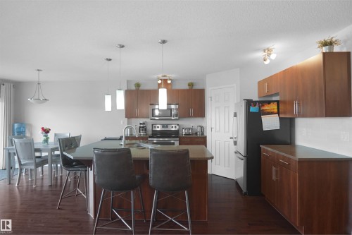 1702 Chapman Way, Edmonton, AB - Indoor Photo Showing Kitchen