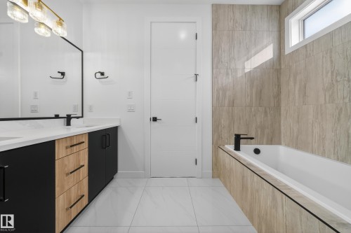 260 166 Avenue, Edmonton, AB - Indoor Photo Showing Bathroom
