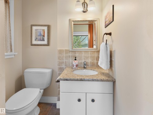 9202 117 Street, Edmonton, AB - Indoor Photo Showing Bathroom