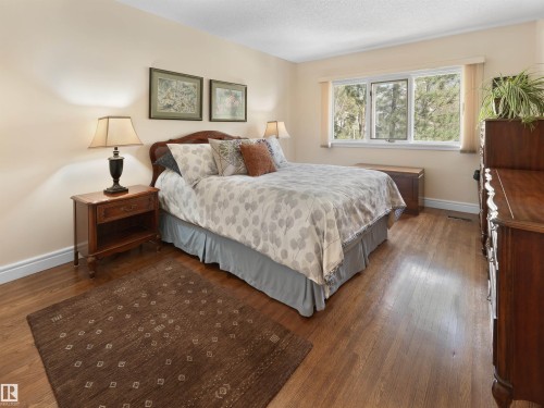 9202 117 Street, Edmonton, AB - Indoor Photo Showing Bedroom