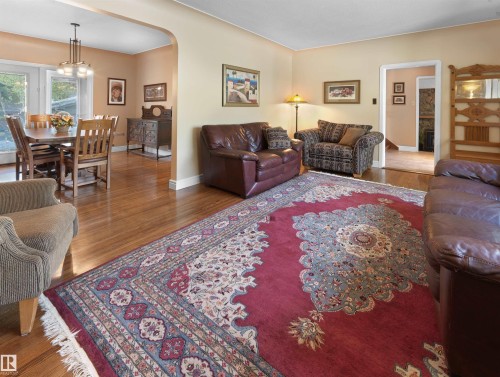 9202 117 Street, Edmonton, AB - Indoor Photo Showing Living Room