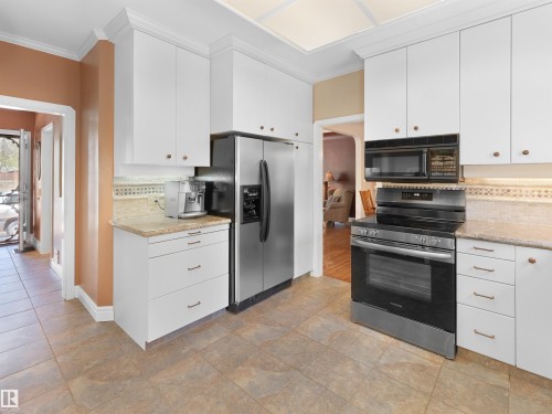 9202 117 Street, Edmonton, AB - Indoor Photo Showing Kitchen
